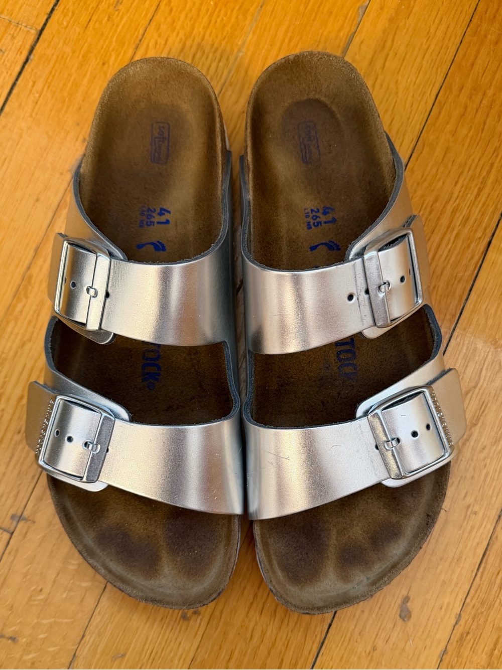 Birkenstock women’s Metallic Silver Arizona Sandal, softbed, size 41 narrow - Picture 2 of 9